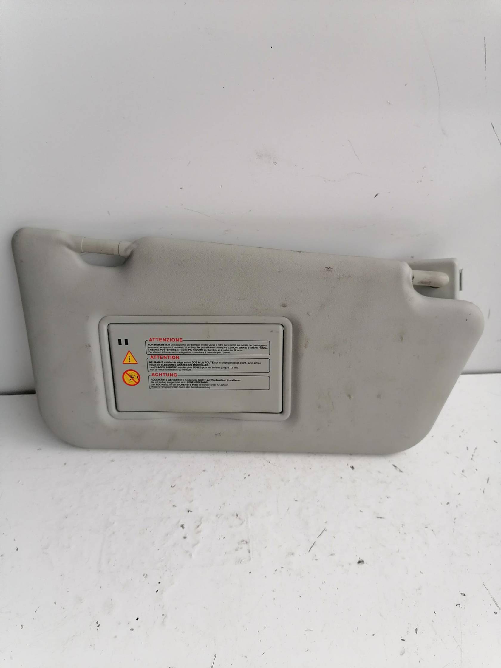 Aletta parasole parabrezza dx.